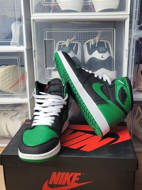 Jordan 1 Retro OG High Pine Green 2.0 - Size 6.5y